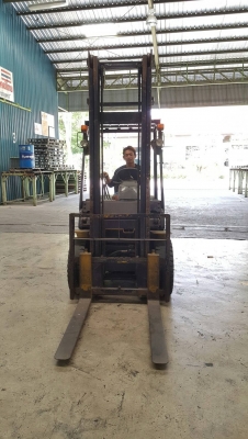 +++ ขายโฟล์คลิฟท์  KOMATSU FD30-14  ขนาด  3.0  ตัน  เครื่องยนต์ดีเซล  เสา  4  เมตร  เกียร์ธรรมดา  ยางลม