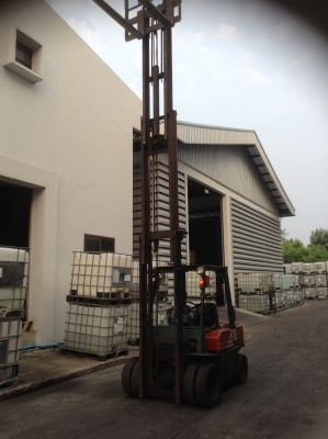 +++ ขายโฟล์คลิฟท์  TOYOTA 5FD25  ขนาด  2.5  ตัน  เครื่องยนต์ดีเซล  เสาพิเศษ  6  เมตร  3  ท่อน  เกียร์ธรรมดา  ล้อหน้าคู่