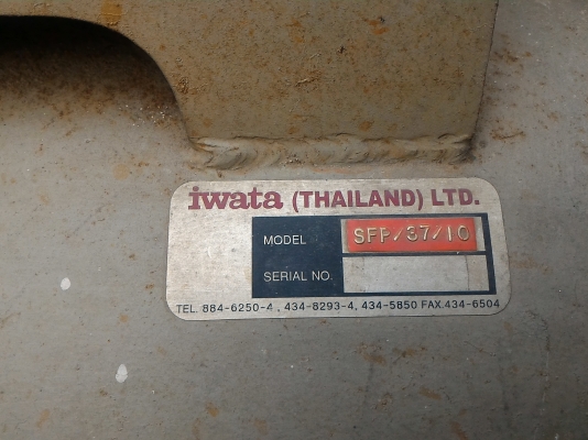 ปั๊มลม ยี่ห้อ IWATA แบบสองสูบ ชนิด Oil - Free ไม่ใช้น้ำมันจากญี่ปุ่น  ถังลมขนาด 180 ลิตร   ให้พร้อมมอเตอร์ขับขนาด 3.5 KW. ( 5 แรงม้า) พร้อมใช้งานได้เลย ใช้ไฟได้ 220 - 380 V.