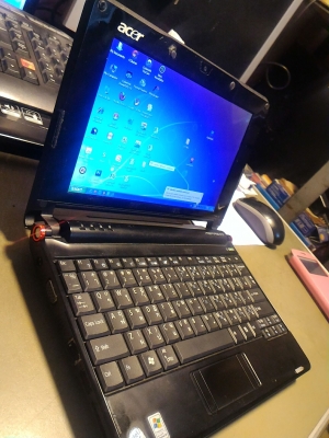 เนตบุ๊คคอมพิวเตอร์พกพา Acer Aspire One หน้าจอ 10.1 นิ้ว  CPU ของ Intel  Atom  แรม 1 GB. พร้อมใช้งานต่อเนตไวไฟ