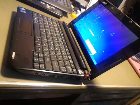 เนตบุ๊คคอมพิวเตอร์พกพา Acer Aspire One หน้าจอ 10.1 นิ้ว  CPU ของ Intel  Atom  แรม 1 GB. พร้อมใช้งานต่อเนตไวไฟ