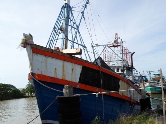 ขายเรือเก่าแต่เครื่องยนต์ใหม่