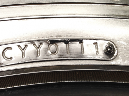 ยาง Toyo 275 55 20 ปี11 ดอกเต็ม ใช้งานน้อย ราคาไม่แพง