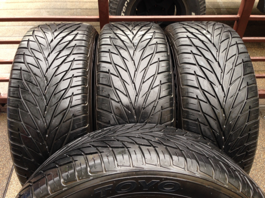 ยาง Toyo 275 55 20 ปี11 ดอกเต็ม ใช้งานน้อย ราคาไม่แพง