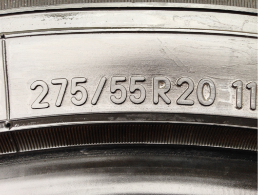 ยาง Toyo 275 55 20 ปี11 ดอกเต็ม ใช้งานน้อย ราคาไม่แพง