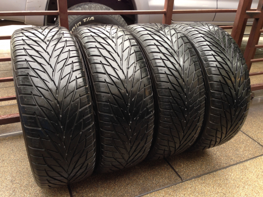 ยาง Toyo 275 55 20 ปี11 ดอกเต็ม ใช้งานน้อย ราคาไม่แพง