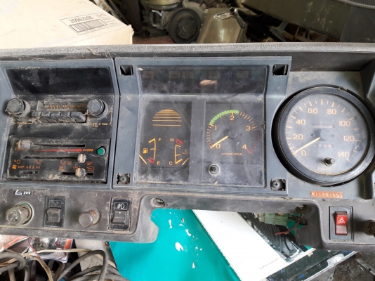 คอนโซลกรอบไมล์ ใส่ HINO F17 F18 หัว 4D  ของญี่ปุ่น