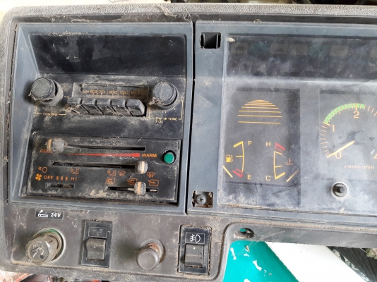 คอนโซลกรอบไมล์ ใส่ HINO F17 F18 หัว 4D  ของญี่ปุ่น