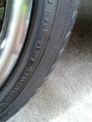 ขอบ17นิ้ว4รู100 พร้อมยาง สวยๆ 4 ล้อ ราคา 6900 บาท