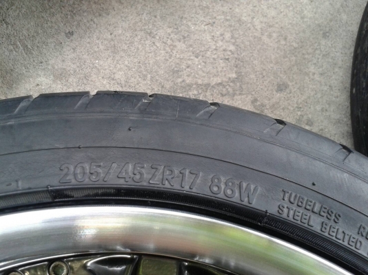 ขอบ17นิ้ว4รู100 พร้อมยาง สวยๆ 4 ล้อ ราคา 6900 บาท