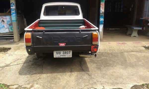 Mazda 1.5 รถสวยพร้อมใช้ เครื่องเบนชินไม่กินแก้ส เล่มพร้อมโอน