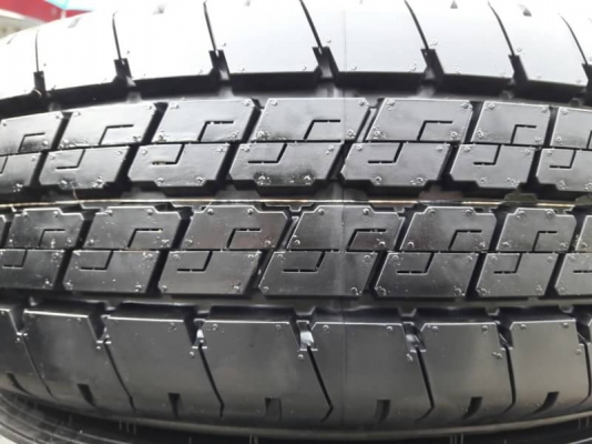 ยาง dunlop 215/70/15 ปี 16 ถอดป้ายแดงชุดล่ะ 8,000