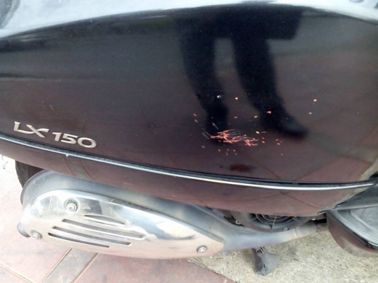 ขาย Vespa 150 LX 150 ปี 54 เครื่องดี ไม่หลวม ชุดสีมีรอยสองฝั่งที่ฝากระเป๋า เล่มพร้อมชุดโอน ทะเบียน 55 ขาย Vespa 150 LX 150 ปี 54 เครื่องดี ไม่หลวม ชุดสีมีรอยสองฝั่งที่ฝากระเป๋า เล่มพร้อมชุดโอน ทะเบียน 55