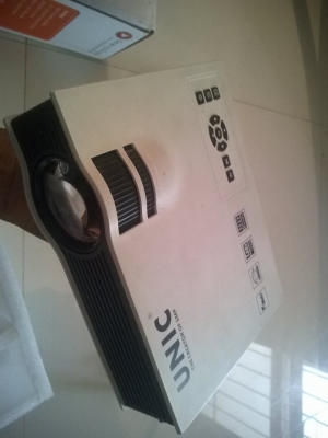 โปรเจคเตอร์ led unic