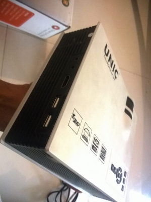 โปรเจคเตอร์ led unic
