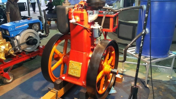 เครื่องยนต์โบราณสลาเวีย 16 แรงสภาพสมบูรณ์ในประเทศไทย