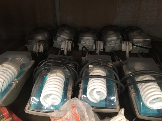 โคมไฟกันนํ้า พร้อมหลอด ใหม่มากๆ