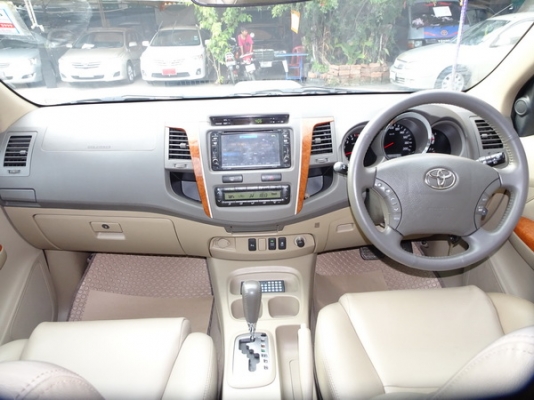 TOYOTA FORTUNER 3.0 V 2WD AT ปี 2010