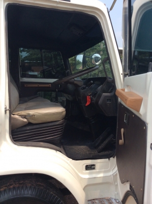 HINO F18 เครื่อง 185 แรง ยาว  6 ม.  พวงมาลัยพาว์เวอร์ เบรคจิ๊ฟฟี่ (มีลิฟต์ท้าย) เครื่องดี ยางดี ขับดี ครัทซีสวย ขาย 490,000 บาท ศุภากร 081-1903107, 081-4252943