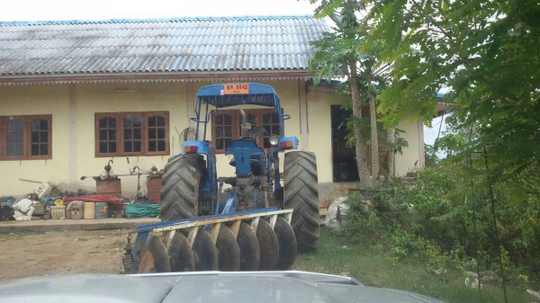 ขายรถไถ Ford พร้อมอุปกรณ์ใบดันหน้า +ผานหลัง รถพร้อมใช้งาน ขายรถไถ Ford พร้อมอุปกรณ์ใบดันหน้า +ผานหลัง รถพร้อมใช้งาน