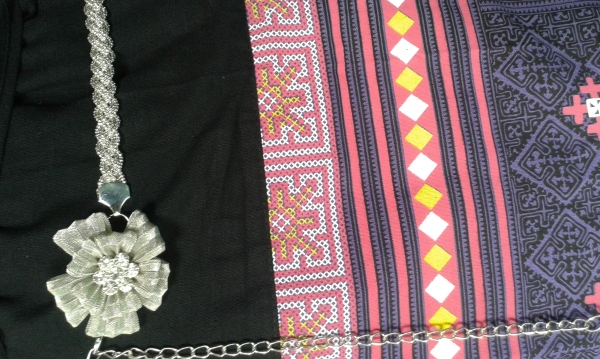 เข็มขัดแฟชั่น ชุดดอกไม้