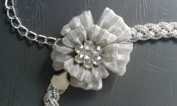 เข็มขัดแฟชั่น ชุดดอกไม้