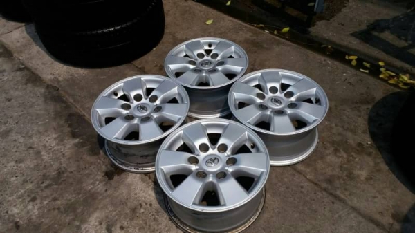ล้อ Toyota ขอบ 15 ชุดล่ะ 4500