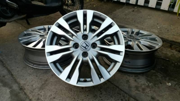 ล้อ Honda ขอบ 16 ชุดล่ะ 4500