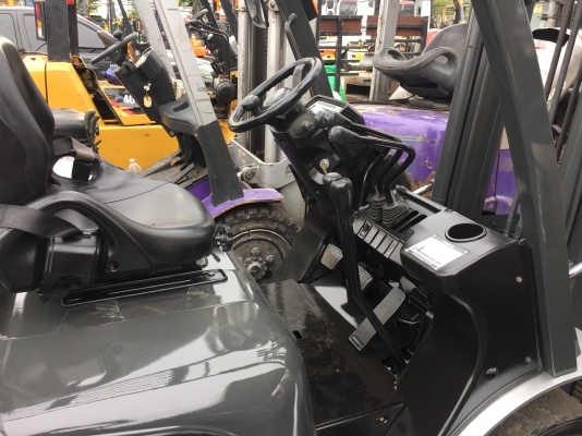 รถยกนิสสัน น้ำหนักยก 2.5 ตัน เสาสูง 4.50 เมตร เครื่องดีเซล เกียร์ธรรมดา งาเทได้