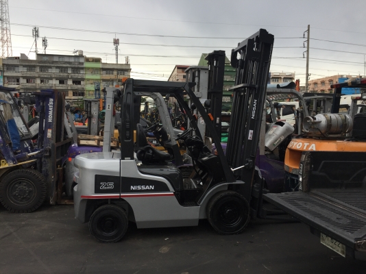 รถยกนิสสัน น้ำหนักยก 2.5 ตัน เสาสูง 4.50 เมตร เครื่องดีเซล เกียร์ธรรมดา งาเทได้