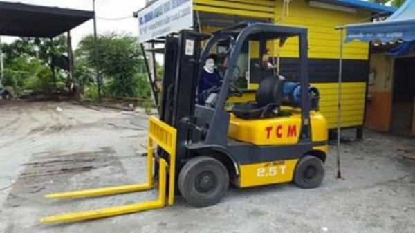 โฟล์คลิฟต์ TCM 2.5 ตัน เครื่องนิสสัน ใช้ได้ 2 ระบบ สภาพดี