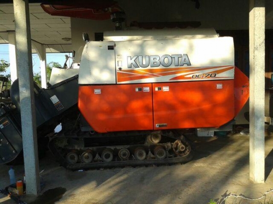 รถเกี่ยว คูโบต้า dc70กระสอบ  รถบ้านนาดินทรายใช้น้อย   529000 บาท