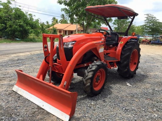 ขายรถไถคูโบต้า L47082เพลา สวยๆเดิมๆใช้งาน 900 ชม. ขายพร้อมชุดอุปกรณ์ใบมีดดันดินหน้าและผานพรวน ราคา 398,000 บาท สนใจโทร 081-9136451 หรือ ขอดูรูปได้ทาง line:bow6451 ค่ะ