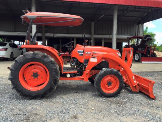 ขายรถไถคูโบต้า L47082เพลา สวยๆเดิมๆใช้งาน 900 ชม. ขายพร้อมชุดอุปกรณ์ใบมีดดันดินหน้าและผานพรวน ราคา 398,000 บาท สนใจโทร 081-9136451 หรือ ขอดูรูปได้ทาง line:bow6451 ค่ะ