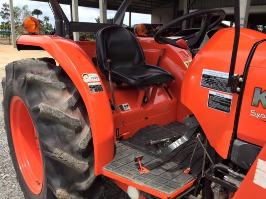 ขายรถไถคูโบต้า L47082เพลา สวยๆเดิมๆใช้งาน 900 ชม. ขายพร้อมชุดอุปกรณ์ใบมีดดันดินหน้าและผานพรวน ราคา 398,000 บาท สนใจโทร 081-9136451 หรือ ขอดูรูปได้ทาง line:bow6451 ค่ะ