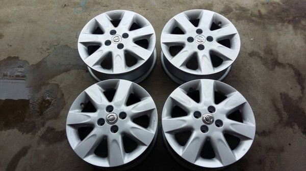 ขายล้อแม็ก nissan march 15"  สนใจติดต่อ ตาเล็ก ล้อและยางครับ 081-3747940