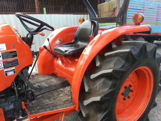 คูโบต้า L4708 4 WD ใบมีดดันหน้าใหม่ ผานหลัง 6x22 ใหม่ ทำงาน 789 ชั่วโมง..จดทะเบียน ธ.ค.2555