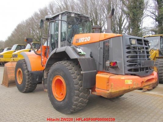 รถตักล้อยางHITACHI ZW220