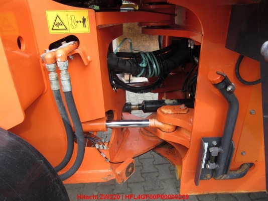 รถตักล้อยางHITACHI ZW220