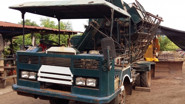 มัดจำแล้วใม่ติดต่อเลยขออีกครั้งคับขายรถนวดข้าว 8 ฟุต เครื่อง EH 700 ช่วงล่าง 100 แรง