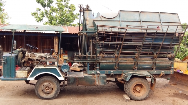 มัดจำแล้วใม่ติดต่อเลยขออีกครั้งคับขายรถนวดข้าว 8 ฟุต เครื่อง EH 700 ช่วงล่าง 100 แรง