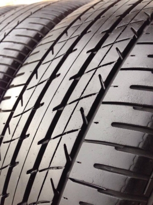 ยาง Bridgstone 215-55-17 ปี 14 ครบชุด 4 เส้น 4500 สภาพสวยๆไม่มีปะไม่บวมไม่กินข้างดอกยางเหลือเยอะเอาไปวิ่งกันใด้อีกยาวค่ะ