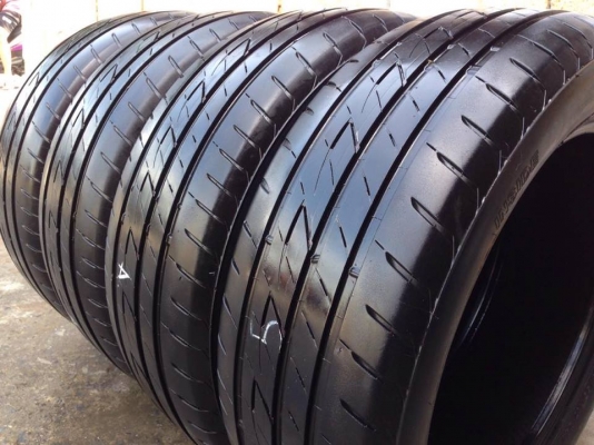 ยาง Bridgstone 215-55-17 รุ่น ECOPLA ปี 14 ครบชุด 4 เส้น 5000  สภาพสวยๆไม่มีปะไม่บวมไม่กินข้างดอกยางเหลือเยอะเอาไปวิ่งกันใด้อีกยาวค่ะ