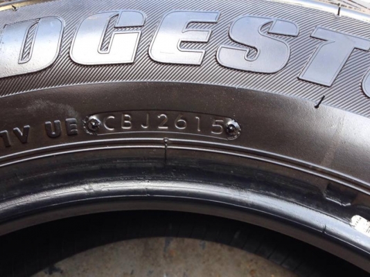 ยาง Bridgstone 215-65-16 ปี 15 ครบชุด 4 เส้น 6000 สภาพสวยๆไม่มีปะไม่บวมไม่กินข้างดอกยางเหลือเยอะเอาไปวิ่งกันใด้อีกยาวค่ะ