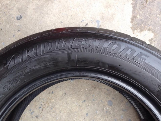 ยาง Bridgstone 215-60-16 ปี 15 ครบชุด 4 เส้น 4000 สภาพสวยๆไม่มีปะไม่บวมไม่กินข้างดอกยางเหลือเยอะเอาไปวิ่งกันใด้อีกยาวค่ะ