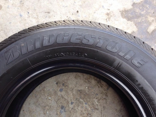 ยาง Bridgstone 205-70-15 ปี 14 ครบชุด 4 เส้น 5000 สภาพสวยๆดอกยางนิ่มๆไม่มีปะไม่บวมดอกยางเหลือเยอะวิ่งใด้อีกนานค่ะ