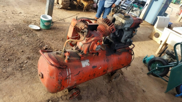 ขาย เครื่องปั๊มลม ปั๊มลม เครื่องยนต์ yanmar ดีเซล 1 สูบ ขนาด 4 แรง เก่านอก ถังยาว 1.4 เมตร