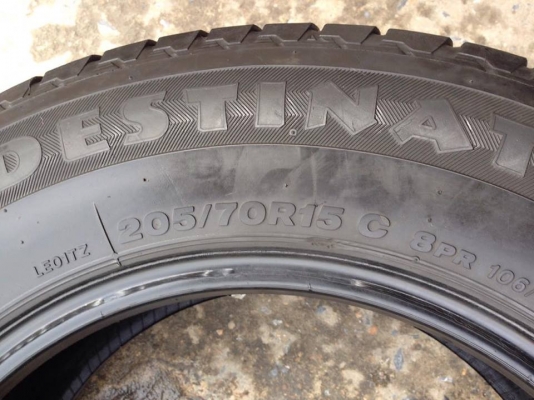 ยาง Firestone 205-70-15 2 เส้น 215 70 15 2 เส้น ปี 14 ครบชุด 4 เส้น 4000 สภาพสวยๆดอกยางนิ่มๆไม่บวมเอาไปวิ่งกันยาวๆราคาเบาๆค่ะ