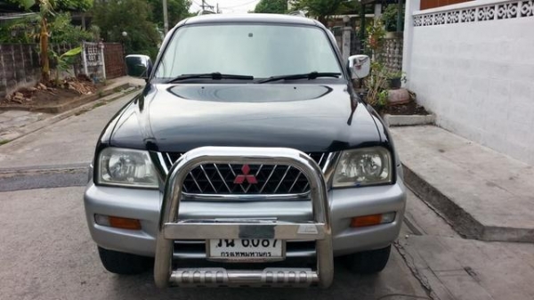 02 มิตซูบิชิ จีวาก้อน 2.8 abs airbag มือเดียว เกียร์ออโต้ 4x4