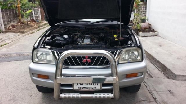 02 มิตซูบิชิ จีวาก้อน 2.8 abs airbag มือเดียว เกียร์ออโต้ 4x4